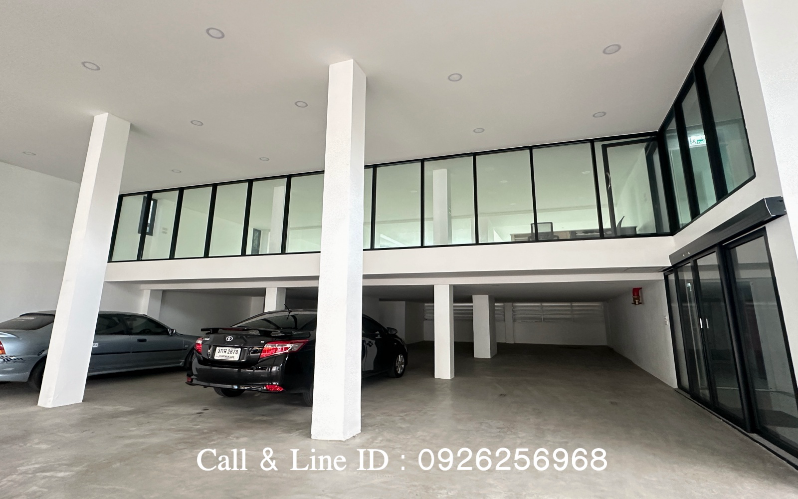 For rent, 6-story commercial building 🏢 ✨ New building, well decorated, has elevator, total area 1,800 sq m. 🚆 Good location near MRT Yellow Line, Lat Phrao 83 Station.