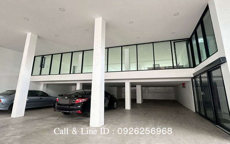 For Sale, 6-Story Commercial Building 🏢 ✨ New Building, Well Decorated, Has Elevator, Total Area 1,800 Sq M. 🚆 Good Location Near MRT Yellow Line, Lat Phrao 83 Station.