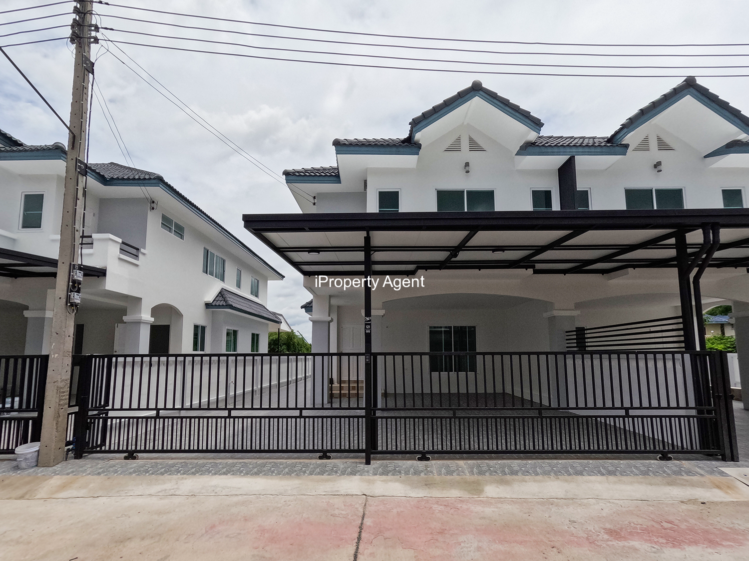 Semi-detached house, Thip Mani, Bang Luang, Pathum Thani