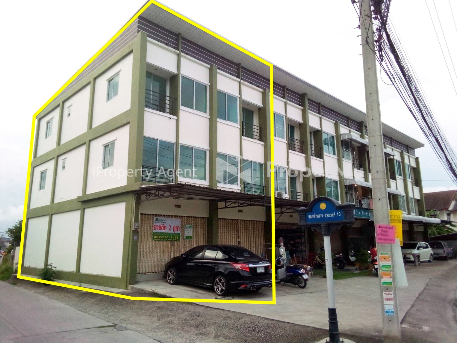 Commercial building for sale, corner unit, Surarong 10, Sukhumvit Road, Ban Suan, Chonburi