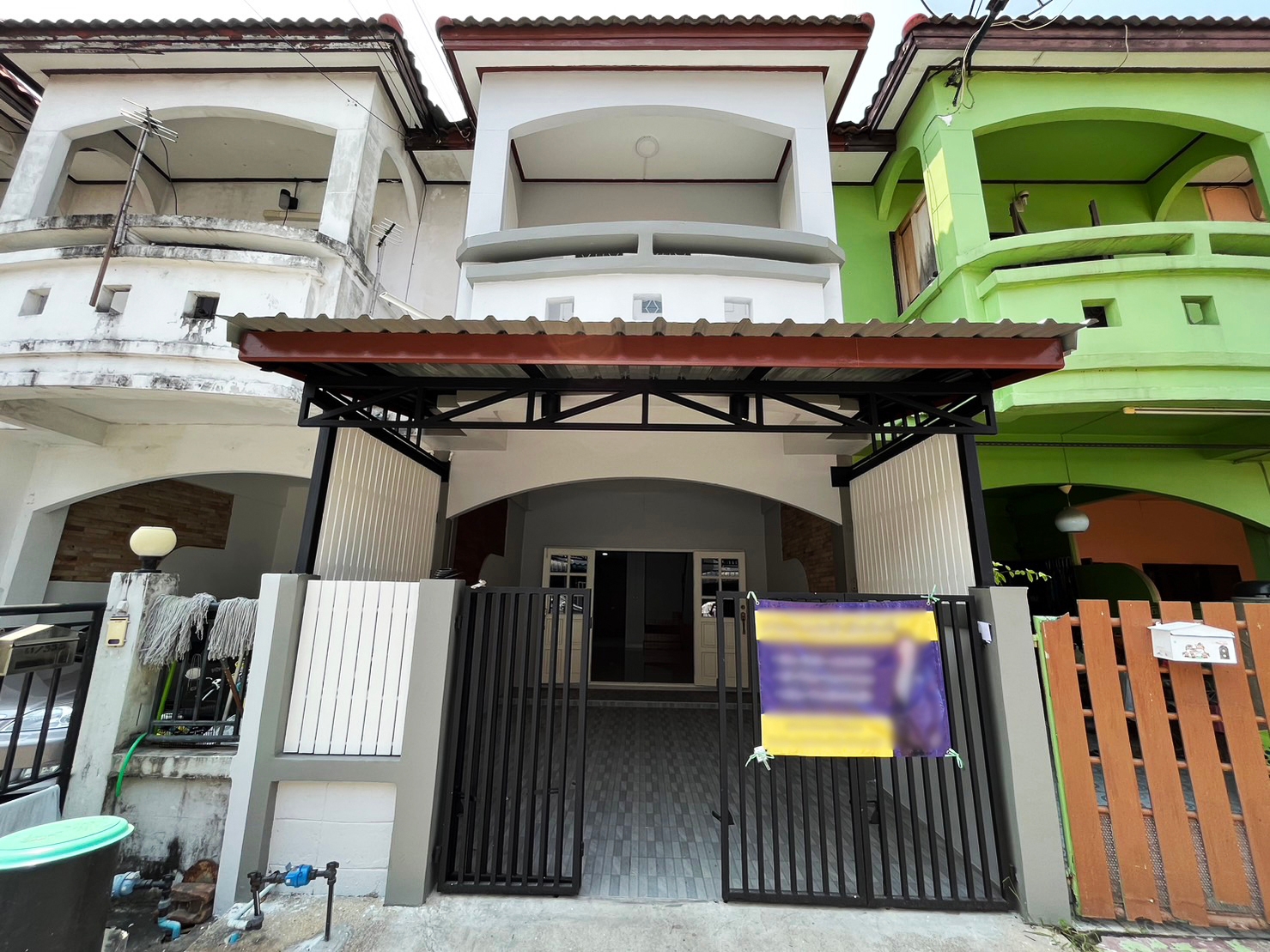 Townhouse for sale Lert Ubon Village, Khlong Ha, near the motorway, Kanchanapisek Road, Lam Luk Ka, 