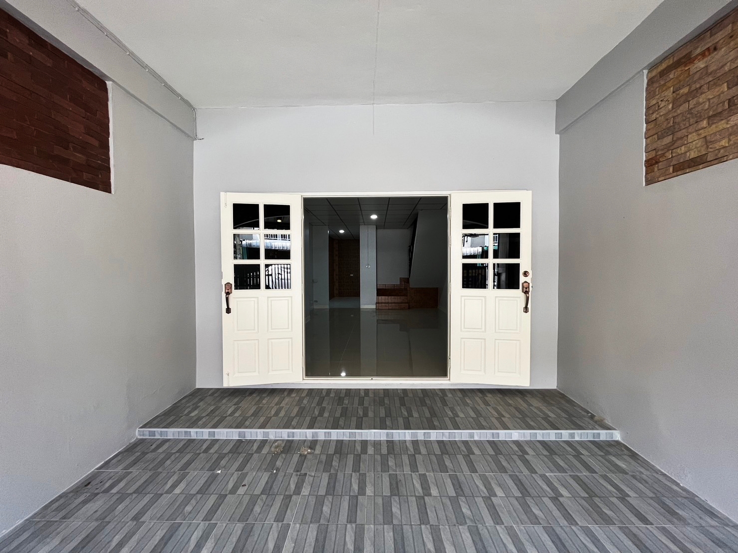 Townhouse for sale Lert Ubon Village, Khlong Ha, near the motorway, Kanchanapisek Road, Lam Luk Ka, 