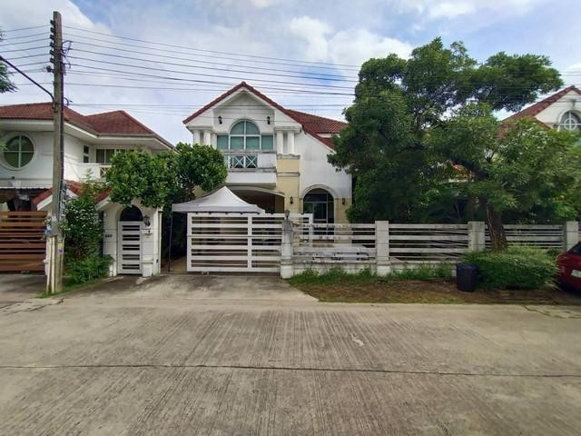 For sale: 2-storey detached house, 60 sq m, Baramet Village, Chaloem Phrakiat Ratchakan Thi 9 Road, Soi 62, Prawet District, near Suan Luang Rama 9 Park.