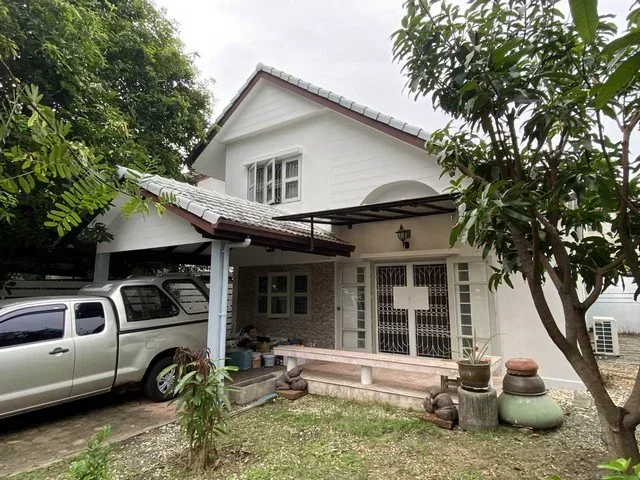 ให้เช่าบ้านเดี่ยว 2 ชั้นรีโนเวทใหม่ หมู่บ้านสัมมากร ซอยรามคำแหง 110 ราม112 หน้าหมู่บ้านห้างแมคโครและตลาดสด รถไฟฟ้าสถานีสัมมากร SuperMaket ร้านอาหาร คาเฟ่ ร้านกาแฟ
