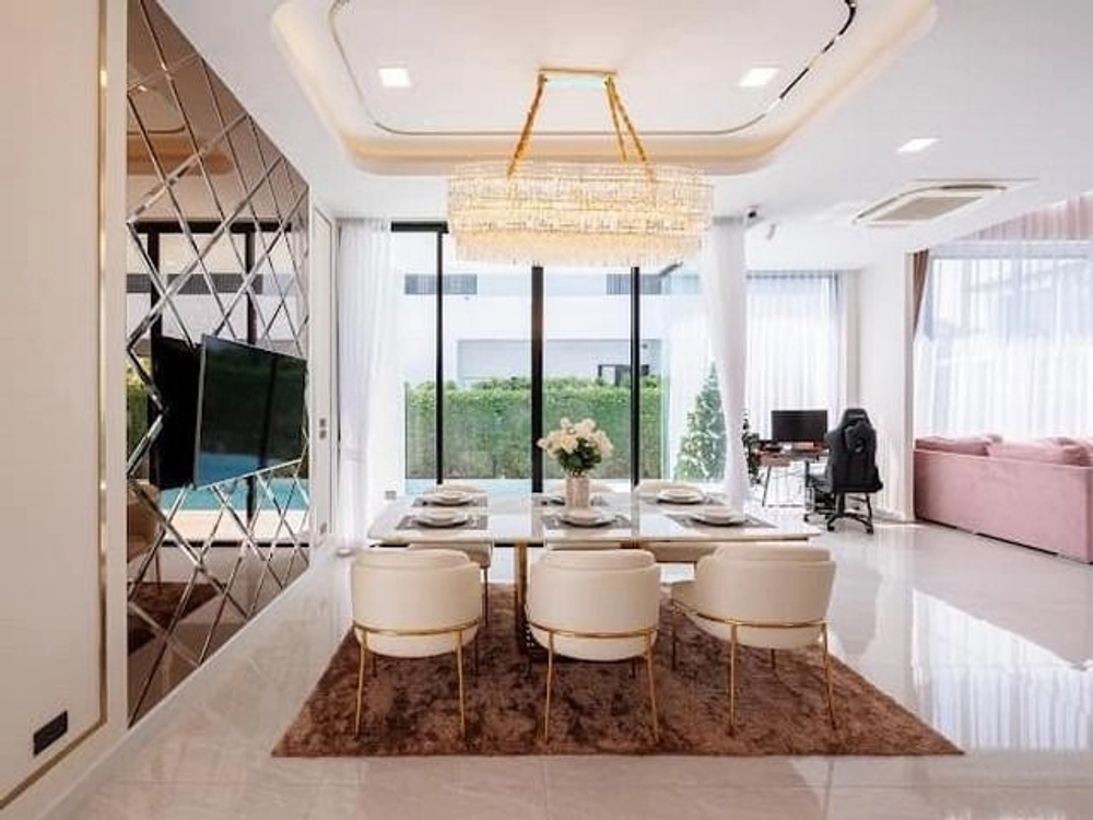 For sale, for rent, luxury single house, Belgravia Bangna Pool Villa Village, Belgravia, near Robinson Lat Krabang, Kanchanaphisek parallel road, Prawet District, English style