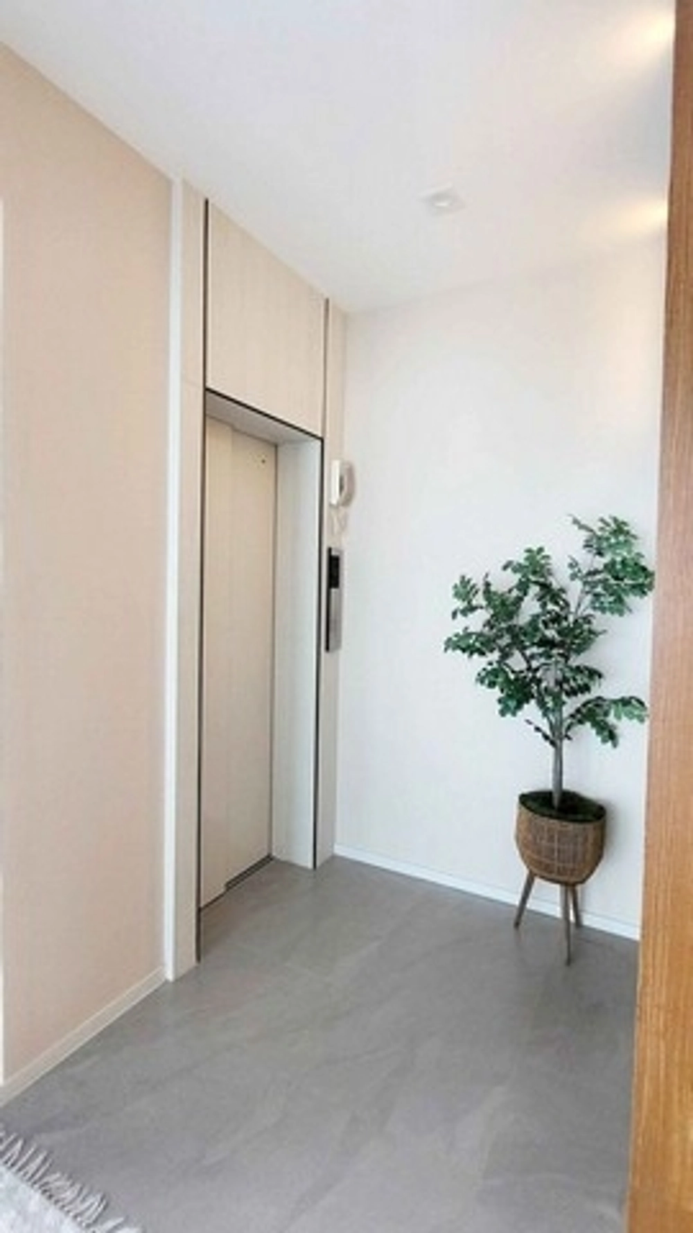 P269 For rent, single house, VIVE Krungthep Kreetha, 3-storey single house with private elevator, near the Yellow Line, Sri Kreetha Station, near Wellington International School and Brighton International School.