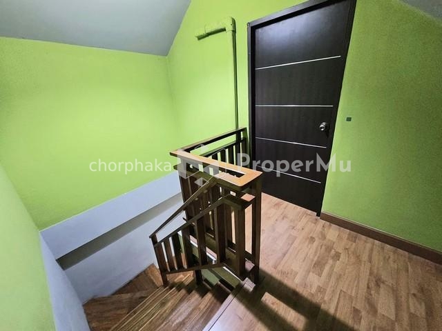 For sale: 3-storey single house, corner house, Ram Intra 65-67, at the entrance of the alley there is the Pink Line electric train, Km. 6, near the expressway, near the expressway