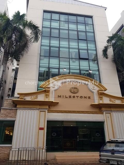 For rent: Wisutthani Building, Lat Phrao 101/3, beautifully decorated interior, has an elevator, near the Yellow Line, near The Mall