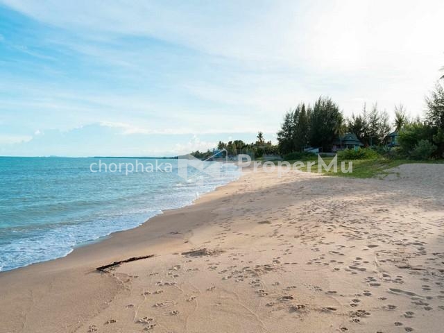 For sale: House with land, beautiful plot, next to the sea, area 2 rai, on a private beach, Mueang Prachuap Khiri Khan District, wide sandy beach