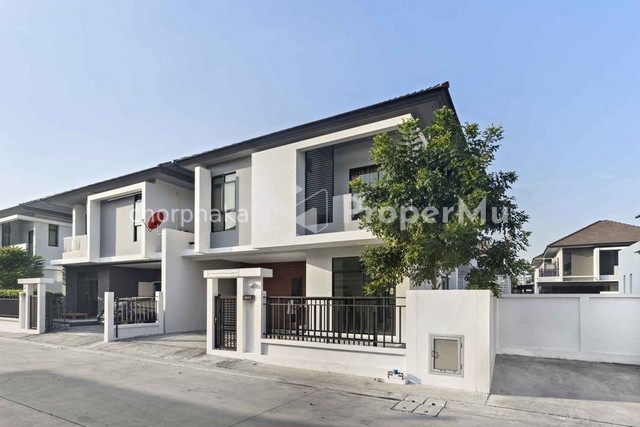 Urgent for rent, single house, Aura, Ramkhamhaeng 94, near the MRT Sammakorn, the front of the house faces south. ***House