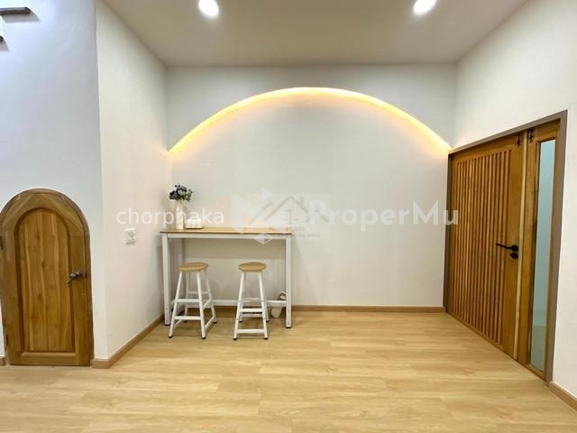 For sale: Townhome, large size, 3 floors, in the heart of Chokchai 4, Soi Mu Ban Romruen, Satriwitthaya 2, renovated the whole house, decorated, made