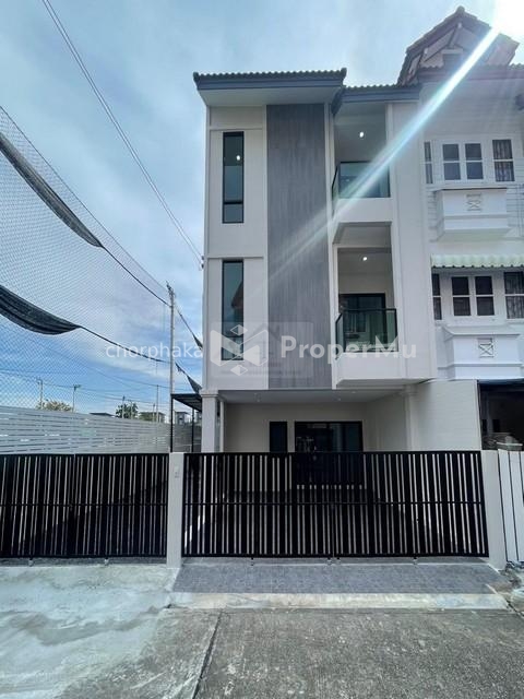 For sale, 3-storey townhouse, corner house, Sukhumvit 101, Soi Punnawithi 45, newly renovated, near 