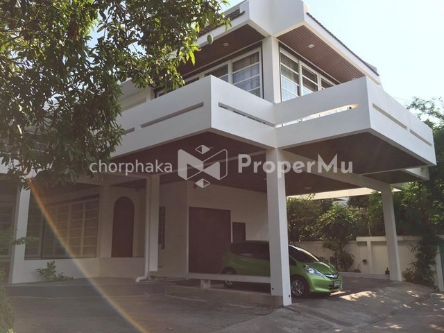 For rent, single house, Sukhumvit 71 Road, Soi Pridi Banomyong 14, good location, 4 bedrooms, 5 bath