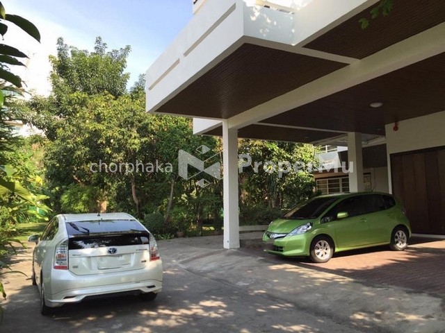 For rent, single house, Sukhumvit 71 Road, Soi Pridi Banomyong 14, good location, 4 bedrooms, 5 bath