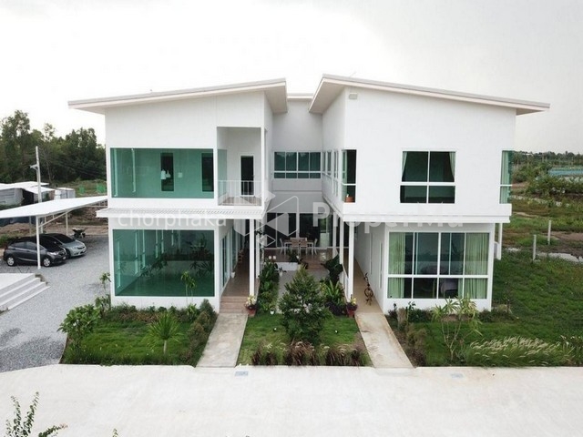 For rent 2-storey single house, usable area 1,000 sq.m. with 6 rai of land, Chachoengsao