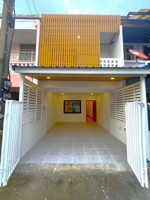 PP308 2-storey townhouse for sale, Pattawikorn Village 2, Soi Ram Intra 42/1, newly renovated, near 