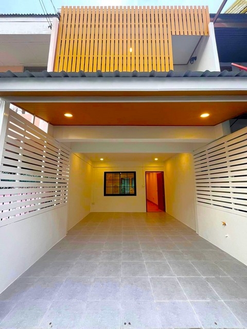 PP308 2-storey townhouse for sale, Pattawikorn Village 2, Soi Ram Intra 42/1, newly renovated, near 