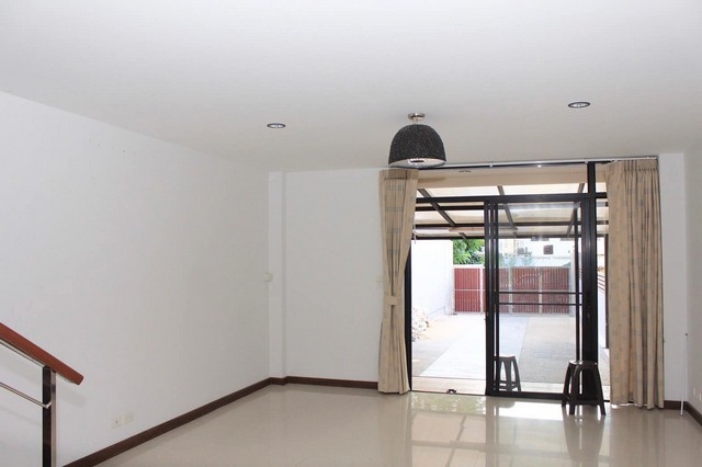 For rent, 3-storey home office, Ari Samphan area, near Ari BTS, Phaya Thai district, modern style, o