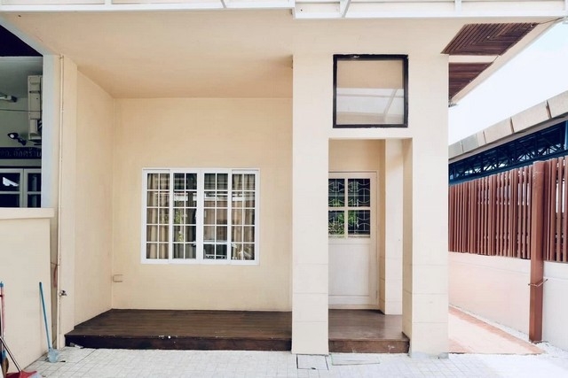 P354 Townhouse for rent, 3 floors, Happyland Ville Village, Cha. Lacha 32, Sukhumvit 105 Road, conve