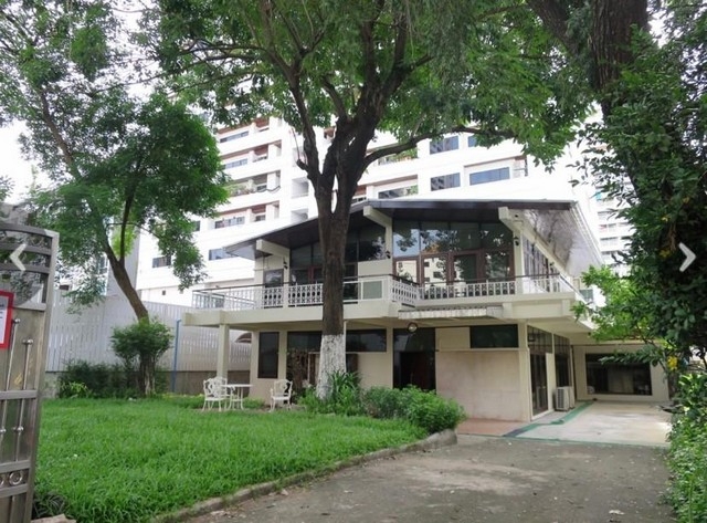 For rent, 2-storey detached house, Sukhumvit 13, Khlong Toei Nuea, Watthana District, approximately 