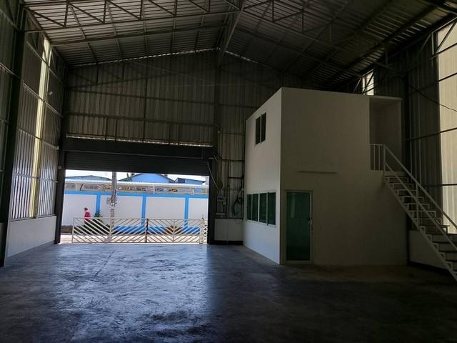 For rent, warehouse with office, 400 sq.m., Lat Phrao 64, Huai Khwang, Ratchada, Sutthisan, near MRT