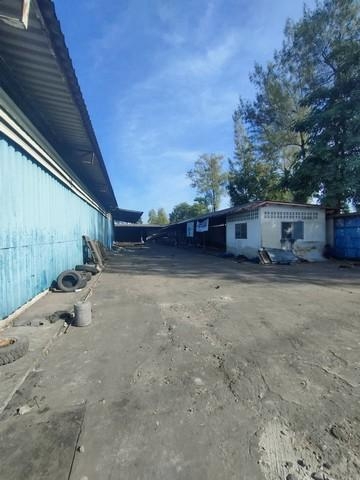 For sale, land 108-2-33 rai, with Factory Certificate 4, with old factory 3250 sq.m., worker housing