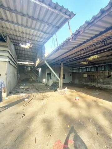 For rent: Old warehouse, rent as is, 3,325 sq.m., 50 baht per sq.m., with worker's quarters, Pathum 