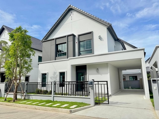 PP331 Single house for sale near Mega Bangna, Centro Bangna project, Centro Bangna Phase 2, the fron