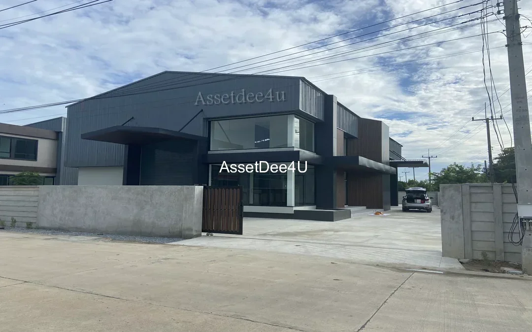 Mini factory for rent, warehouse, Naraphirom Subdistrict, Bang Len, Nakhon Pathom, total usable area 525 square meters, has 4 office rooms.