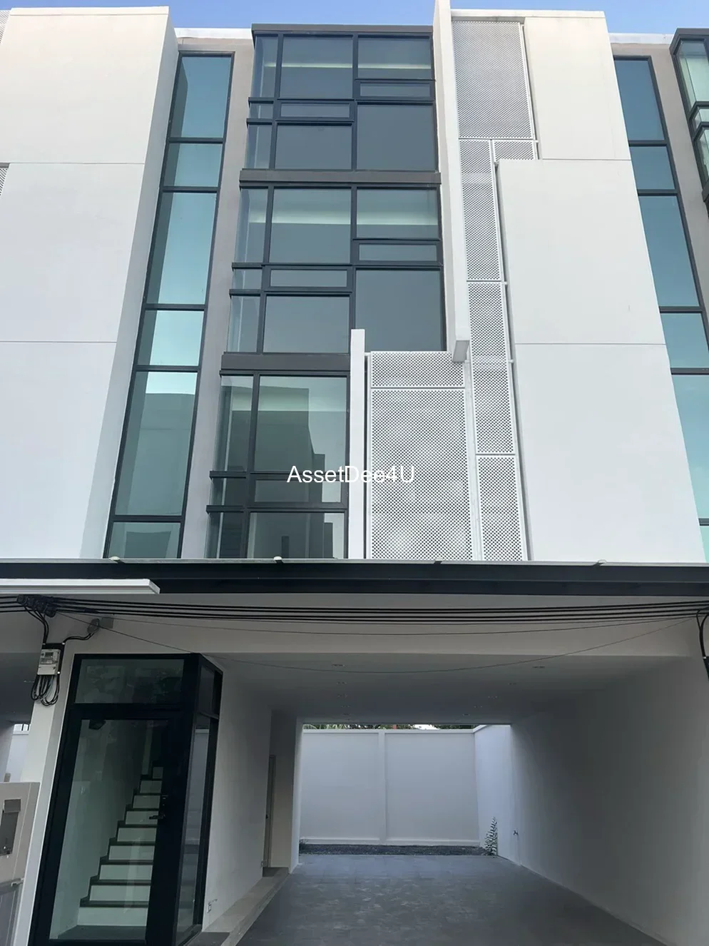 For rent: 4-storey home office, Day Watcharapol, Ram Intra, Sukhapiban 5 Road, usable area 294 square meters, with parking space