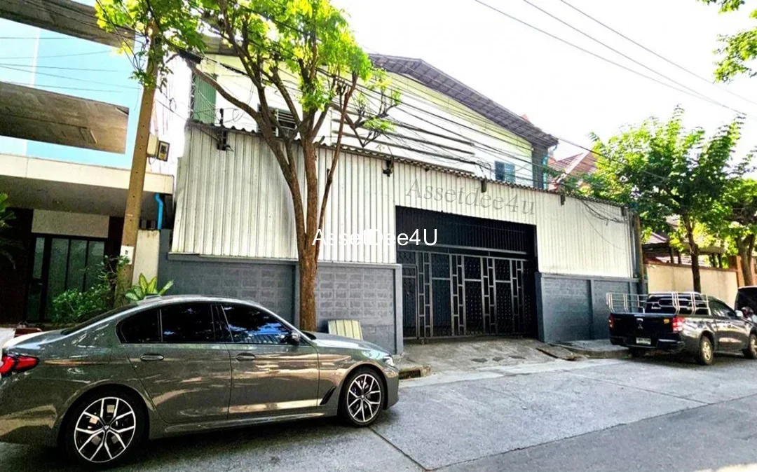 Warehouse for rent in the city center, Vibhavadi Rangsit Road area, Suthisan Intersection, near MRT Suthisan, usable area 660 square meters.