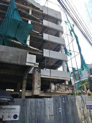 SALE LAND WITH OLD BUILDING 5 storeys  AT THONG LOR SUITABLE FOR AN APARTMENT OR HOTEL