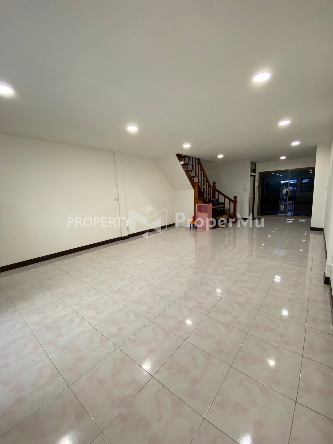 House for rent near MRT-BTS Ratchada-Ladprao, rent 17,000