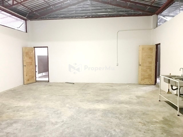 Plearnary MALL RamIntra57 for rent Warehouse Land 402Sq.wa parking area 1,002sq.m.Thanommit Market