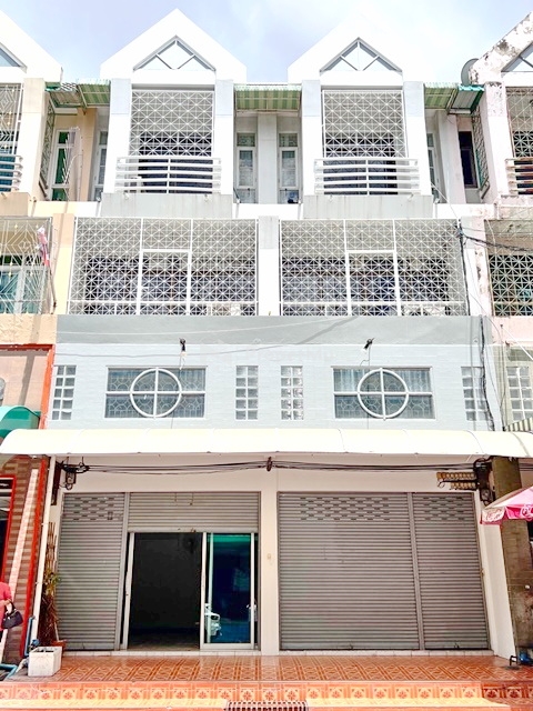 Ramkamheng170-184 Specious Commercial BuildingMRT KEHARAMKHAMHAENG! For Rent Home office 3Stories