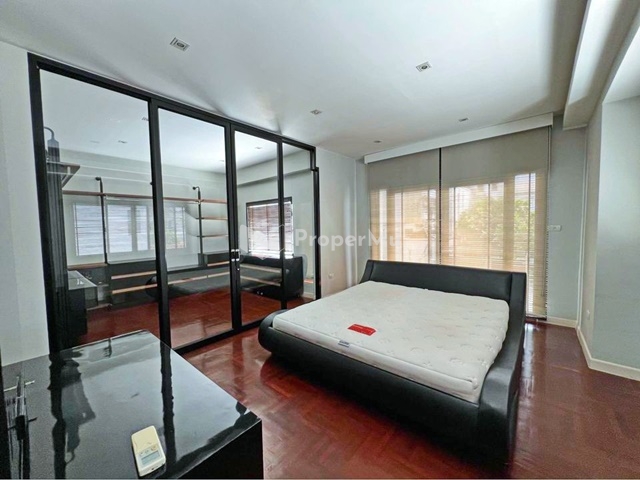 BTS Samrong 1.9 km. Imperial World Samrong 1.3 km. Fully furnished built-in 2-storey detached house