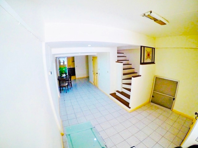 Ratchadaphisek30-34 2-storey townhouse MRT LatPhrao 1.5km. Chandrakasem Rajabhat U. 1.2km.