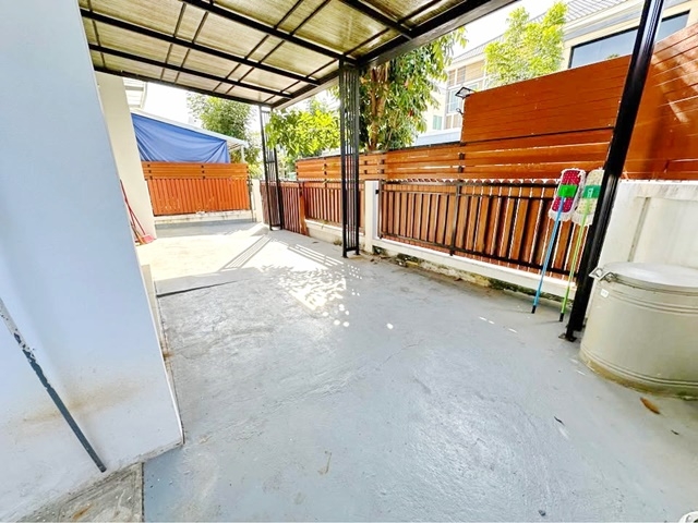 2-storey house on corner Lotus WatSiWarinNoi 900m. 3bed Lat Krabang 54 The cheapest in the world Phu