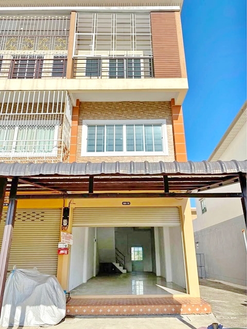 3-storey commercial building corner Sukcharoenphon Praeksa School 1.2 km. 26 sq.wa. 306 sq.m.