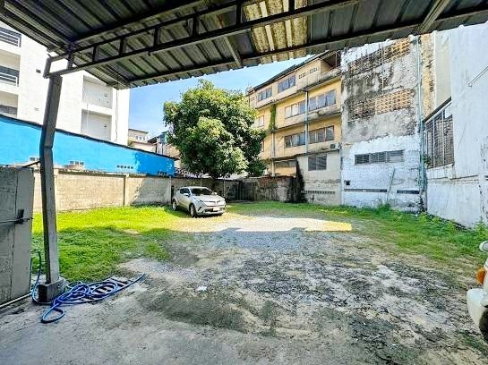 Big C Suk Sawat 800 m. for rent commercial building 3-storey 3units 4bed 2bath good location on the