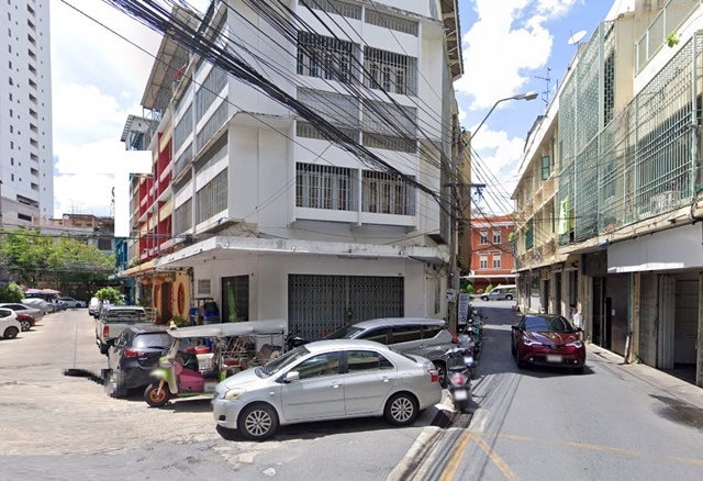 Near SiPhraya Pier cross to Iconsiam 4-storey shophouse TaladNoi 500sq.m. 2-3bed 2bath good location