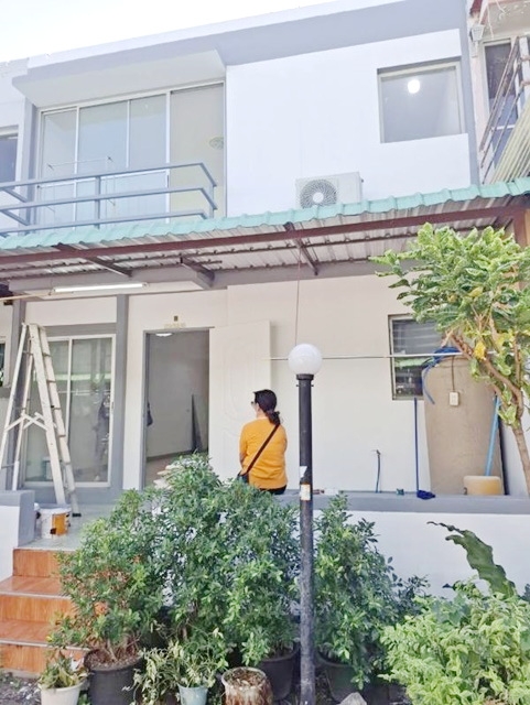 Sarasas Witaed Suvarnabhumi Sch 2.4km. Bangplee Rat Bamrung Sch. 900m. 2-storey townhouse renovated