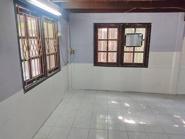 Chaloem Phrakiat Rama 9 Soi OnNut 72-76 Suera Sala Loi School 200 m. for sale/rent 2-storey detached