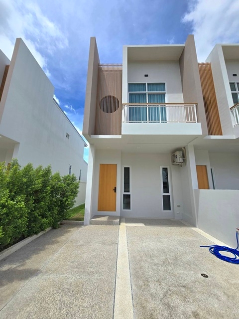 Wat Srisunthon School 500 m. Modern style townhouse 2-storey Thalang area 2 bed ThaiWatsadu Phuket