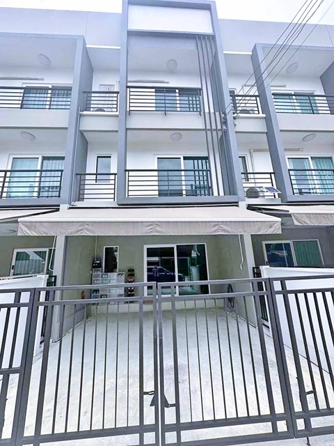 Ramkhamhaeng2 University 1.5km. MRT SuanLuang Rama9 3.6km. 2-storey townhouse Number One Market Ram2