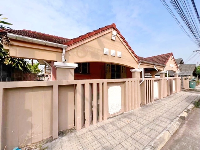 Pet Friendly Central Chaengwattana 900 m. Single-storey detached house 3 bed 1 bath 61 sq.wa.245 sq.