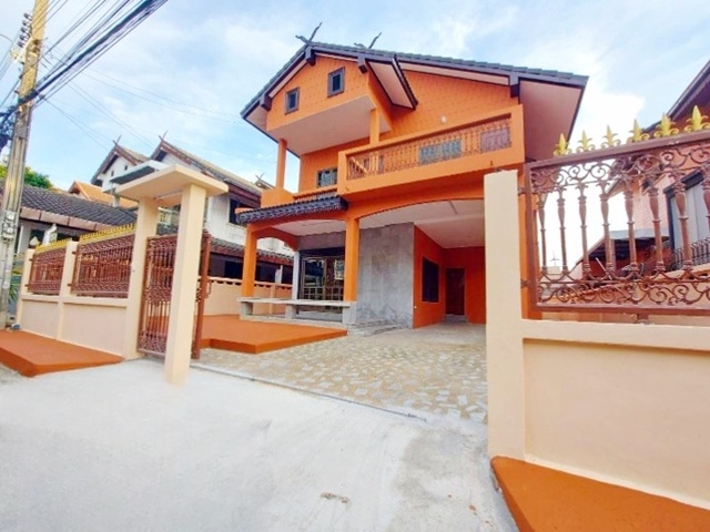 Soi Thep Rak 55-61 for rent 5bed MRT Watcharapol 3.4 km. BigC Sukhapiban5 1.8km. Newly renovated