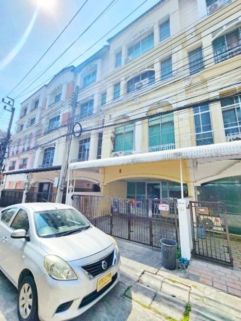 4-storey Home office MRT Ratchada 600m. HomePro LatPhrao 1.2km. LatPhrao 400m on the main rd. 6bed 4