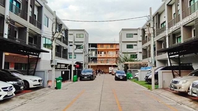 Rama9 Ramkhamhaeng University 800 m. Very big very worth 3-storey Home Ramkhamhaeng 17-23 office ne