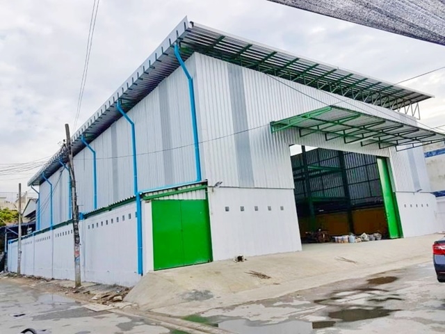 Sampeng Market2 900m. Warehouse for rent factory with office on main road 1,220sq.m. 185sq.wa.2bath